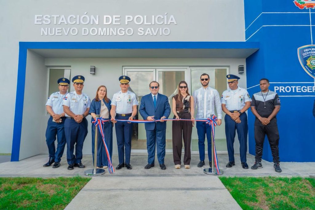 Ministro Paliza inaugura estación policial en Nuevo Domingo Savio.