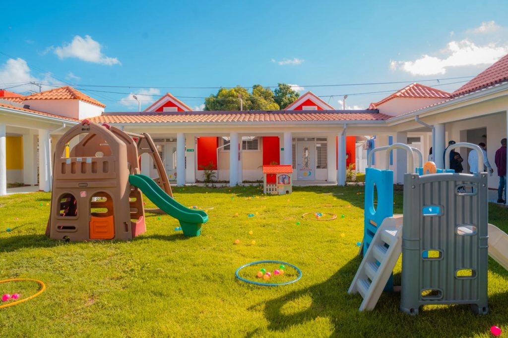 Gobierno inaugura CAIPI en Guaricano; realiza jornada de inclusión social en El Higüero