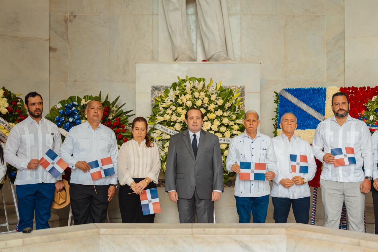 Ministro Paliza llama a honrar el sacrificio de los Padres de la Patria y reafirma que la honorabilidad no conoce edad