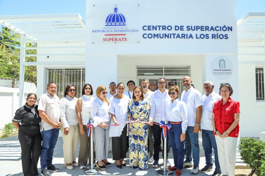 Olaya Dotel participa en inauguración de centro comunitario en Bahoruco
