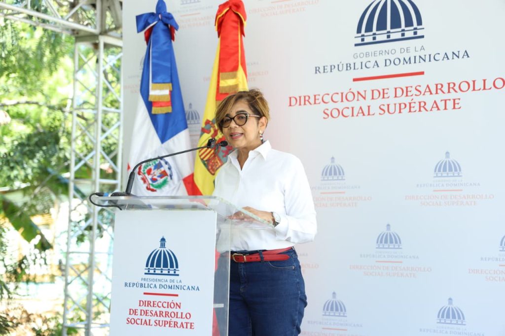 Olaya Dotel participa en inauguración de centro comunitario en Bahoruco