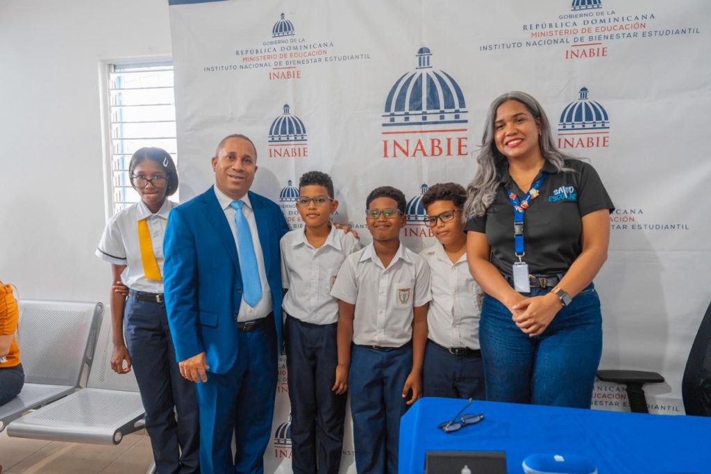 Gobierno coordina expansión del programa “Salud Escolar” en 580 centros educativos