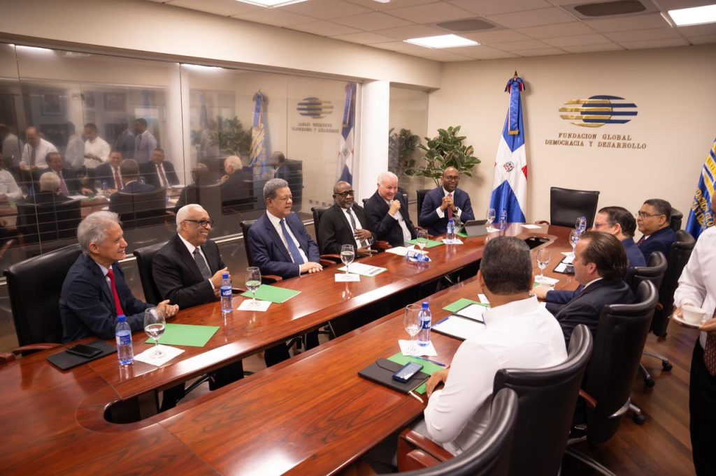 Gobierno y expresidente Leonel Fernández dialogan sobre la reacción del país frente al conflicto en Medio Oriente