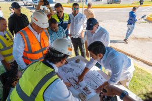 Paliza supervisa Monorriel de Santiago cuya construcción está avanzada en un 95 %