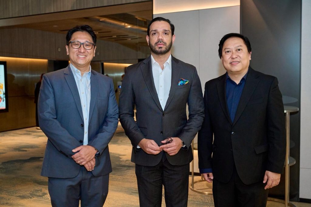Viceministro Roger Pujols visita Singapur para conocer modelo de transporte y movilidad urbana