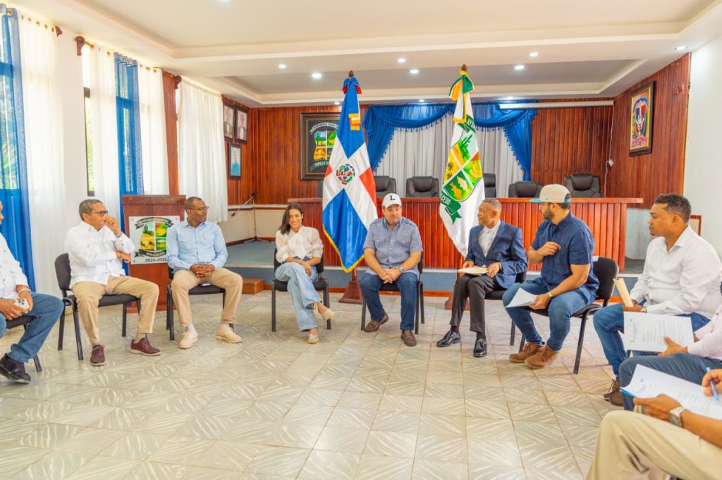 Paliza anuncia entrega de 760 títulos de propiedad a familias de Pepillo Salcedo