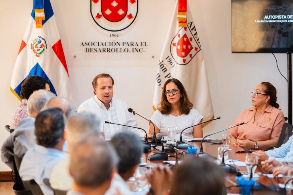Empresarios de Santiago respaldan Autopista del Ámbar