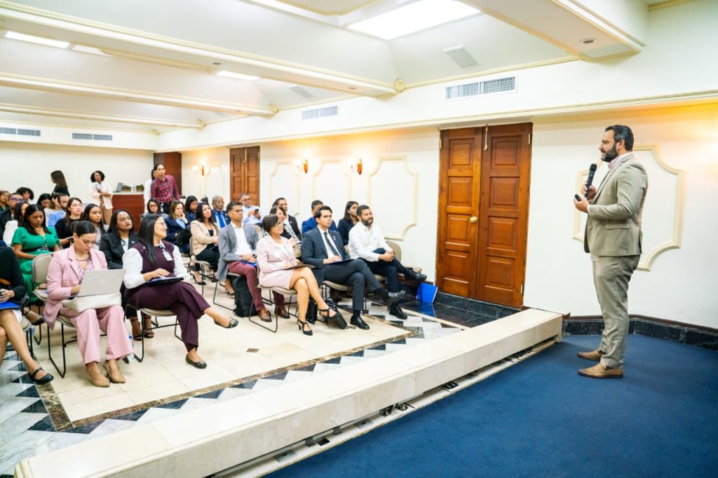 MINPRE capacita instituciones públicas para mejorar gestión de proyectos con apoyo internacional